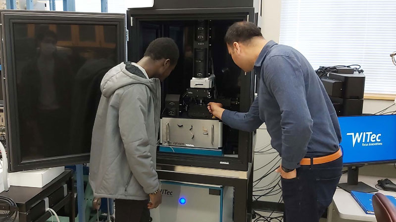 Dr. Akram is training graduate student Taiwo on the use of the WITec Integrated Optical Nanoscope (ION).