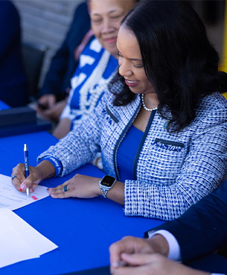 Chancellor Dixon signing an MOA